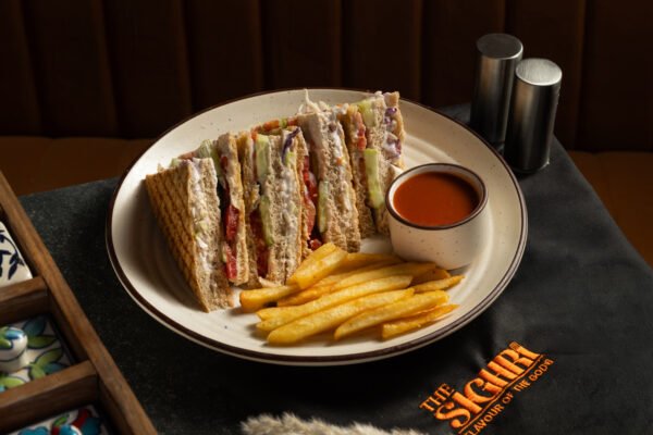 677A1030 (1) Veg Club Sandwich